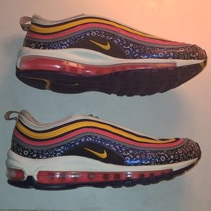 Barely worn! Limited Edition Air max '97